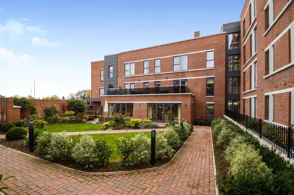 Glenhills Court