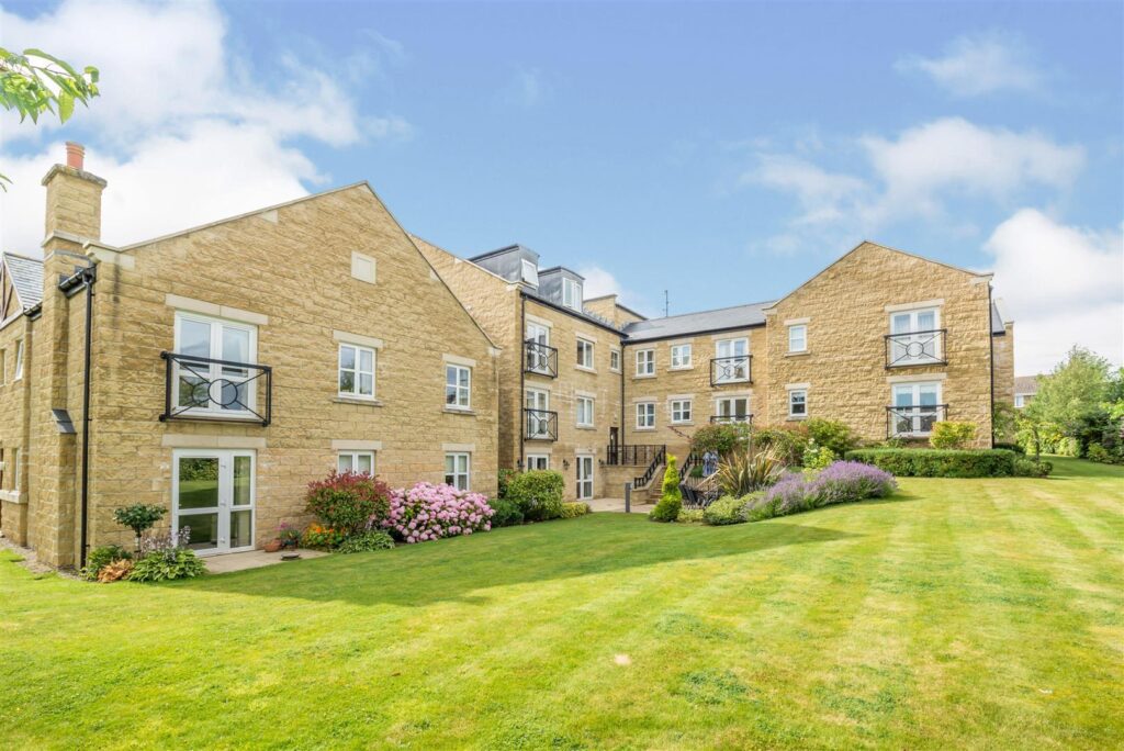 Hollis Court