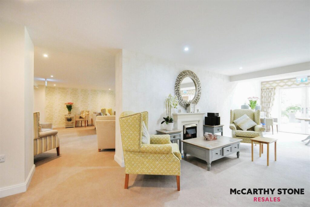 44 Eleanor House, London Road, St. Albans AL1 1NR