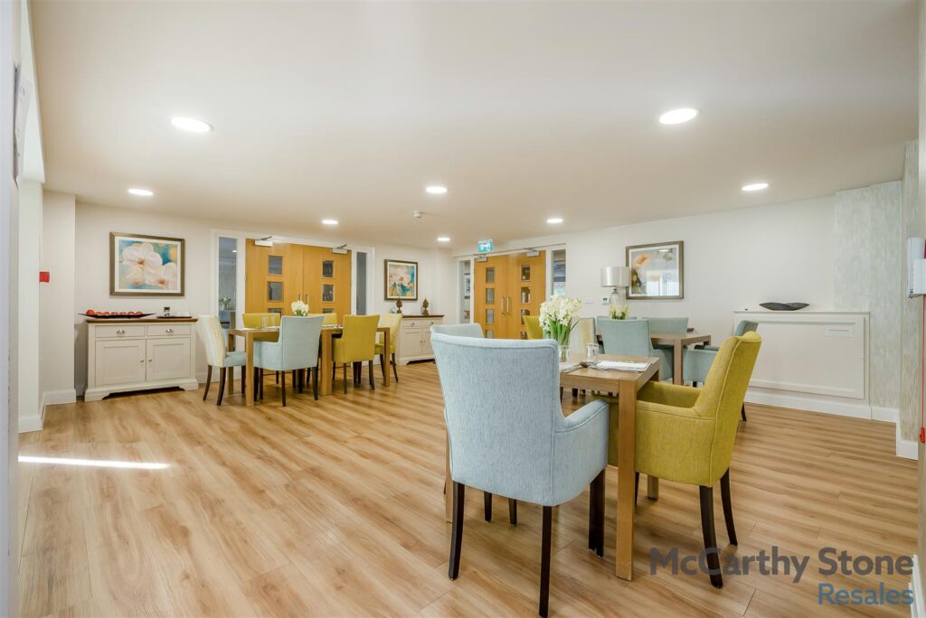44 Eleanor House, London Road, St. Albans AL1 1NR