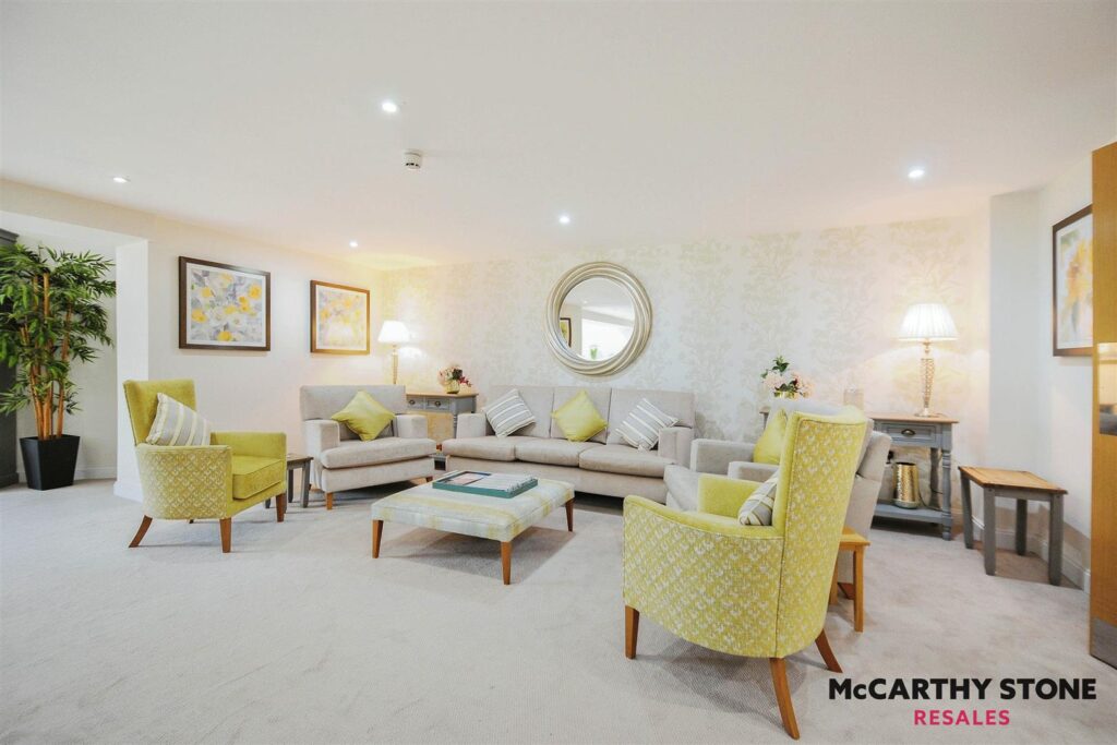 44 Eleanor House, London Road, St. Albans AL1 1NR