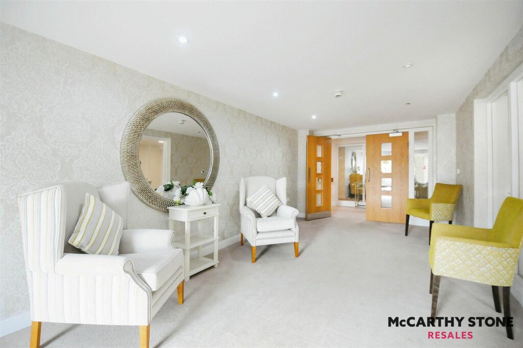 44 Eleanor House, London Road, St. Albans AL1 1NR