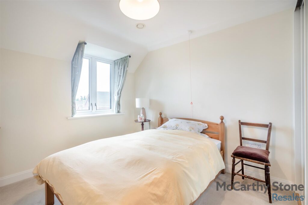 44 Eleanor House, London Road, St. Albans AL1 1NR