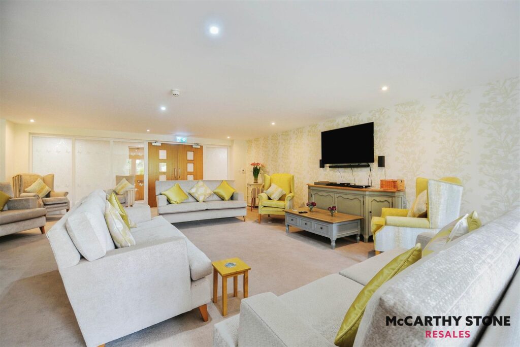 44 Eleanor House, London Road, St. Albans AL1 1NR