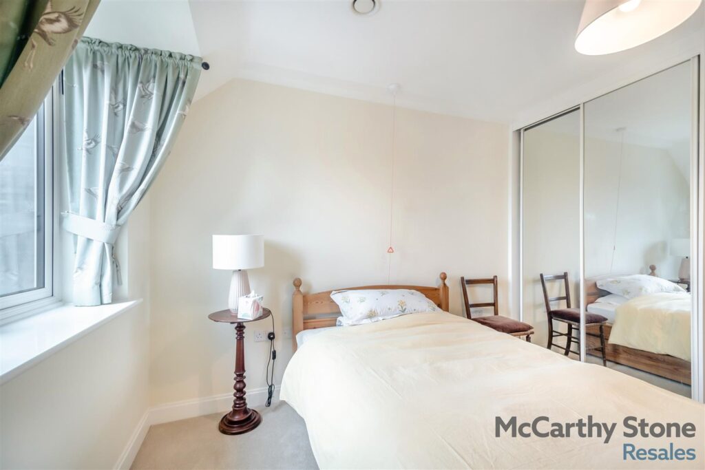 44 Eleanor House, London Road, St. Albans AL1 1NR