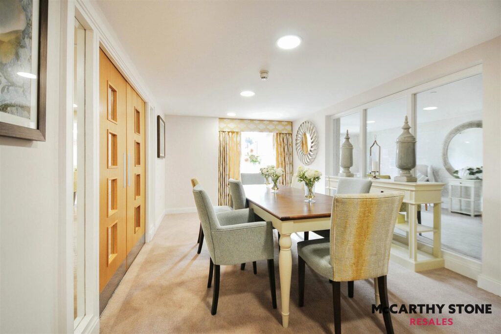 44 Eleanor House, London Road, St. Albans AL1 1NR