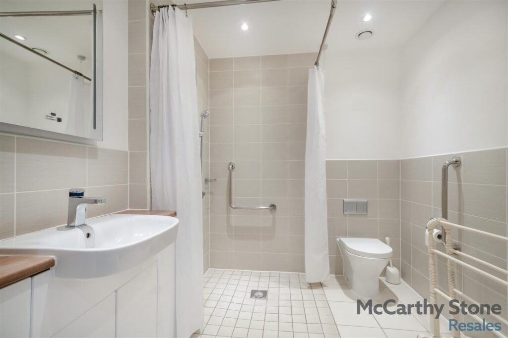 44 Eleanor House, London Road, St. Albans AL1 1NR