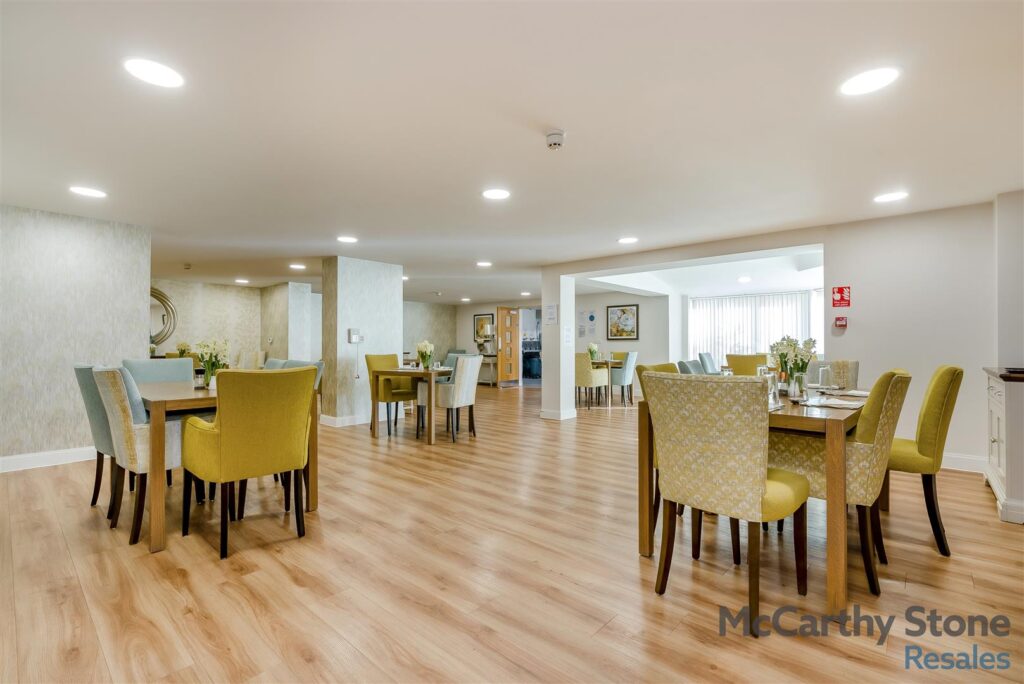 44 Eleanor House, London Road, St. Albans AL1 1NR