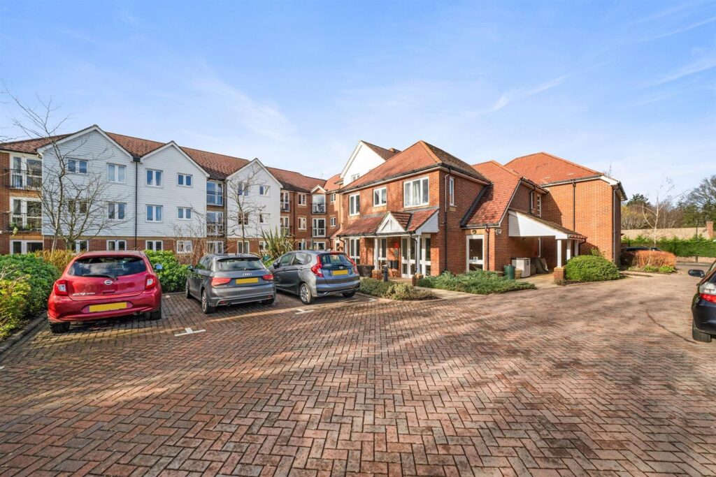 Eadhelm Court, Penlee Close, Edenbridge