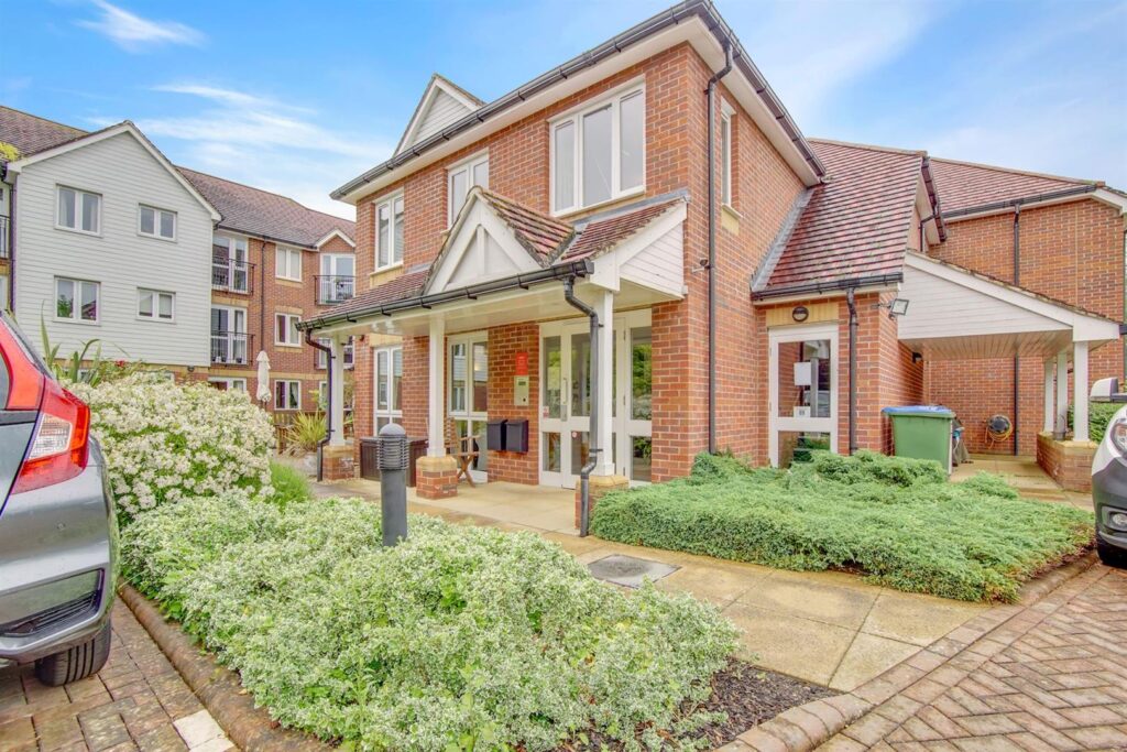Eadhelm Court, Penlee Close, Edenbridge