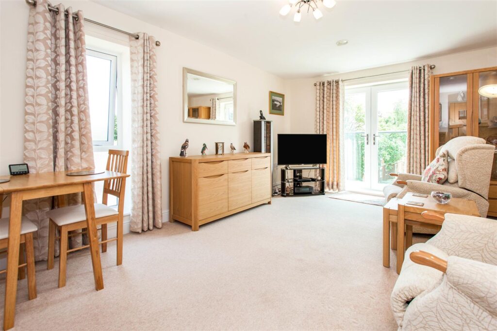 Elm Tree Court, High Street, Huntingdon