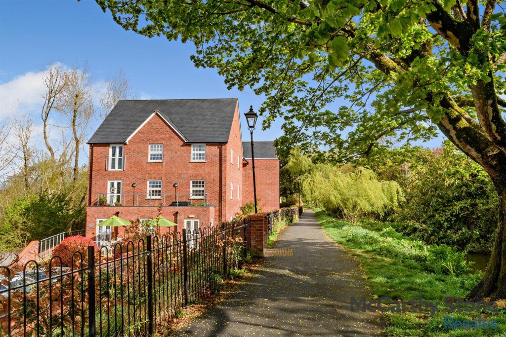 Tumbling Weir Way, Ottery St. Mary