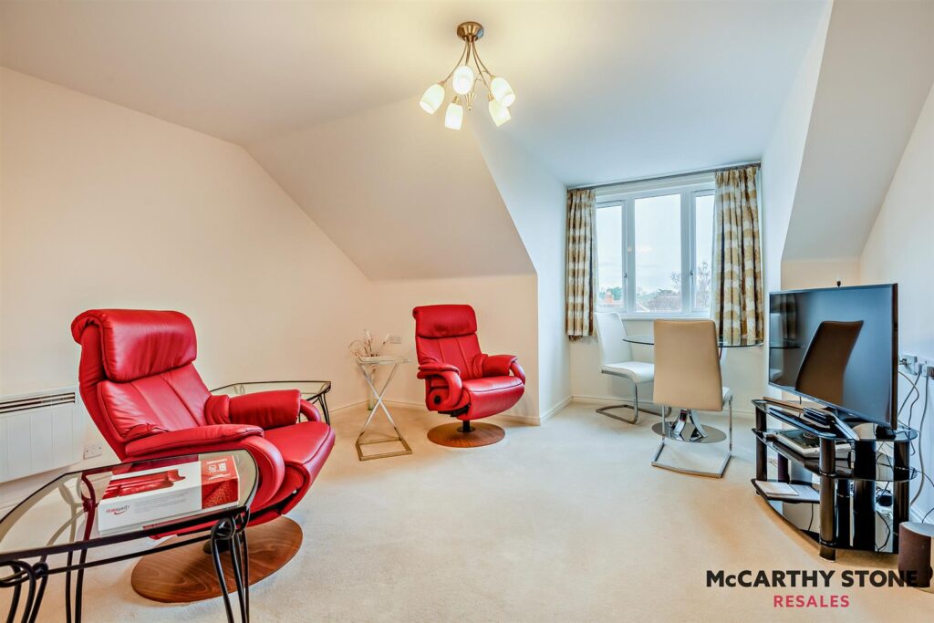 Farringford Court, Avenue Road, Lymington, Hampshire, SO41 9PA