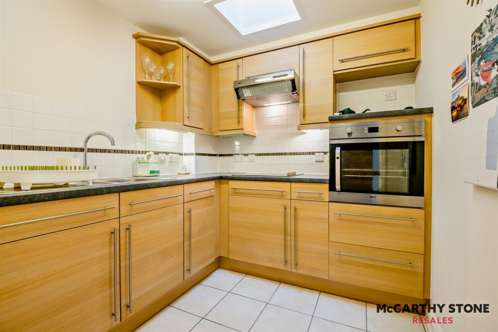 Farringford Court, Avenue Road, Lymington, Hampshire, SO41 9PA