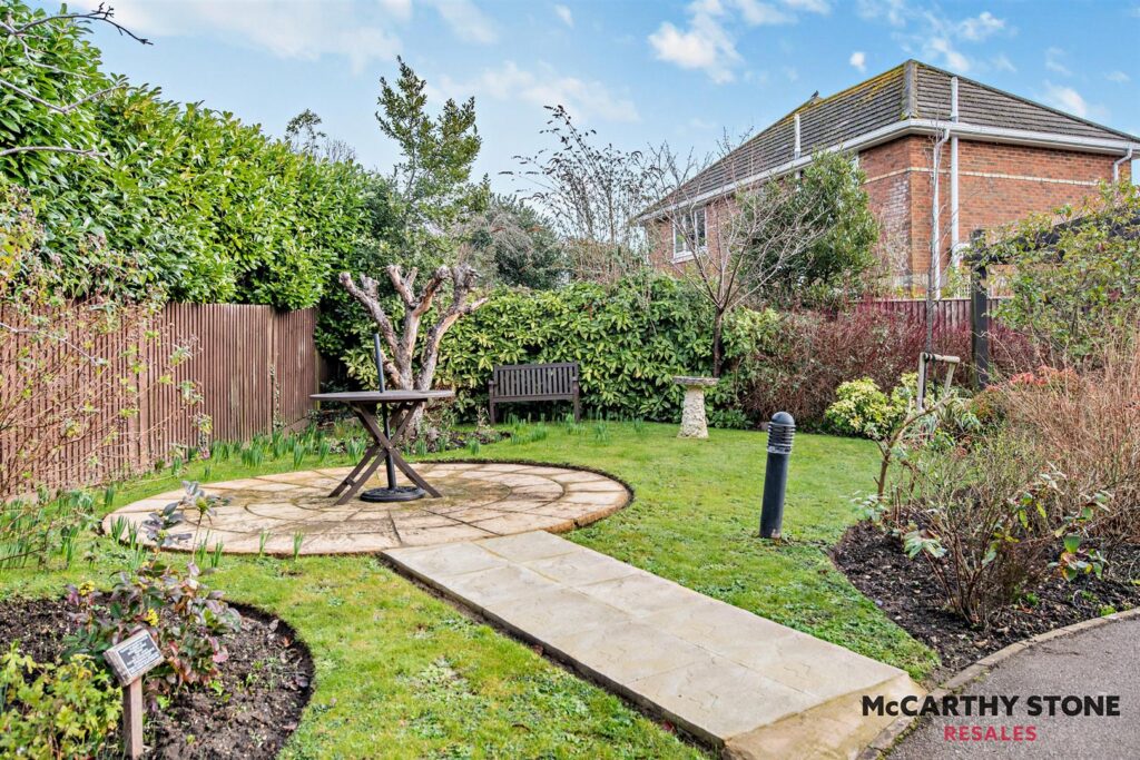 Farringford Court, Avenue Road, Lymington, Hampshire, SO41 9PA