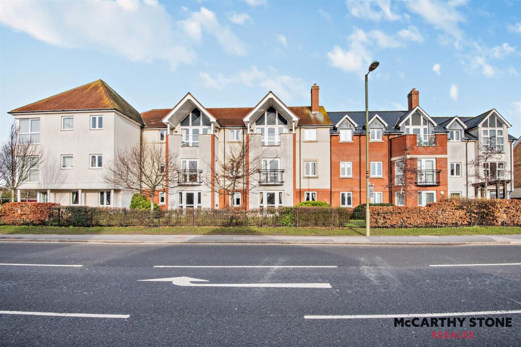 Farringford Court, Avenue Road, Lymington, Hampshire, SO41 9PA