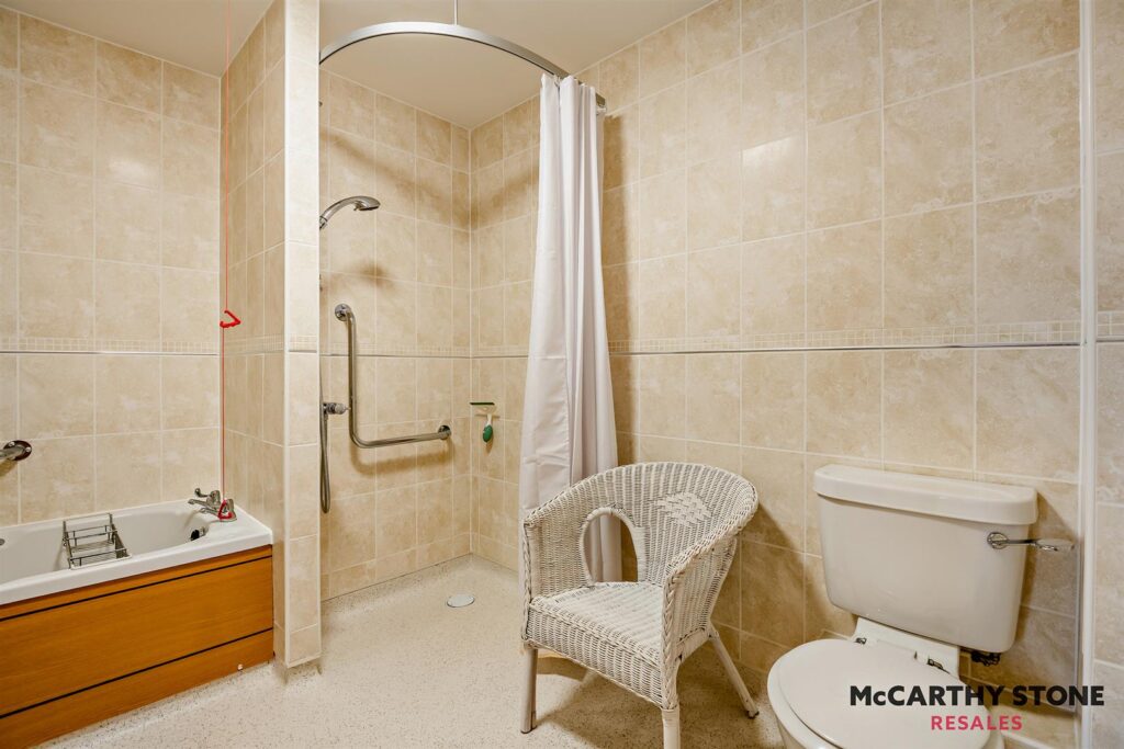 Farringford Court, Avenue Road, Lymington, Hampshire, SO41 9PA