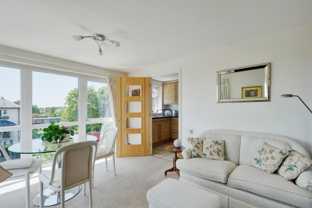 Farringford Court, Avenue Road, Lymington, Hampshire, SO41 9PA