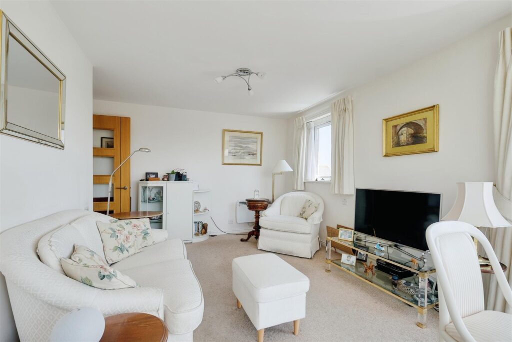 Farringford Court, Avenue Road, Lymington, Hampshire, SO41 9PA