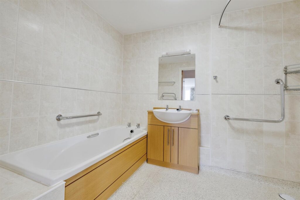 Farringford Court, Avenue Road, Lymington, Hampshire, SO41 9PA
