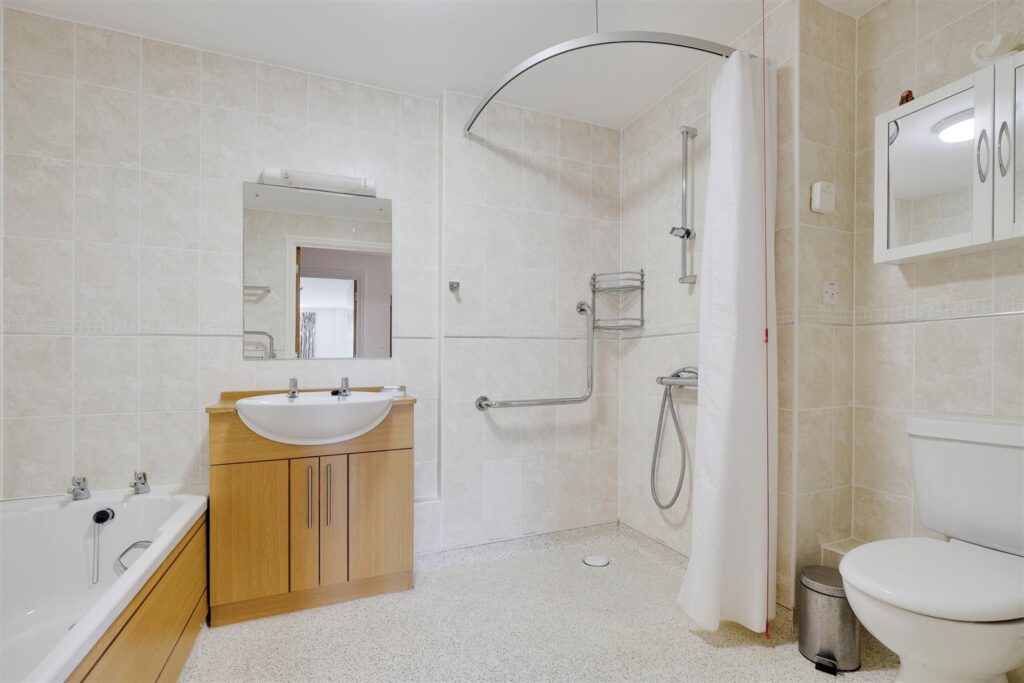 Farringford Court, Avenue Road, Lymington, Hampshire, SO41 9PA