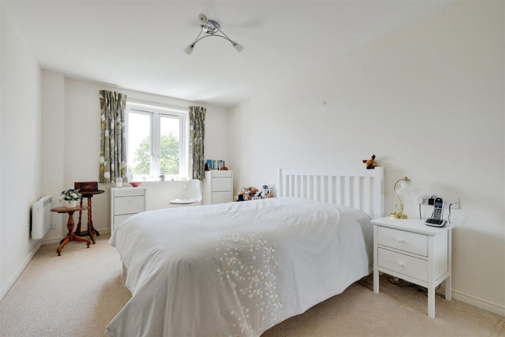 Farringford Court, Avenue Road, Lymington, Hampshire, SO41 9PA