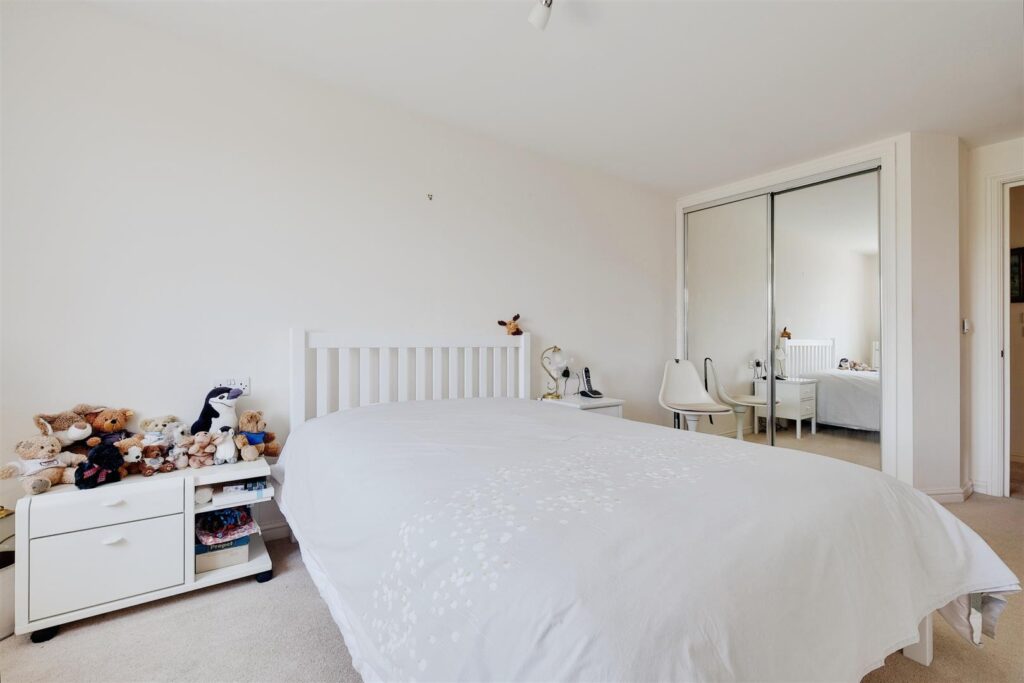 Farringford Court, Avenue Road, Lymington, Hampshire, SO41 9PA