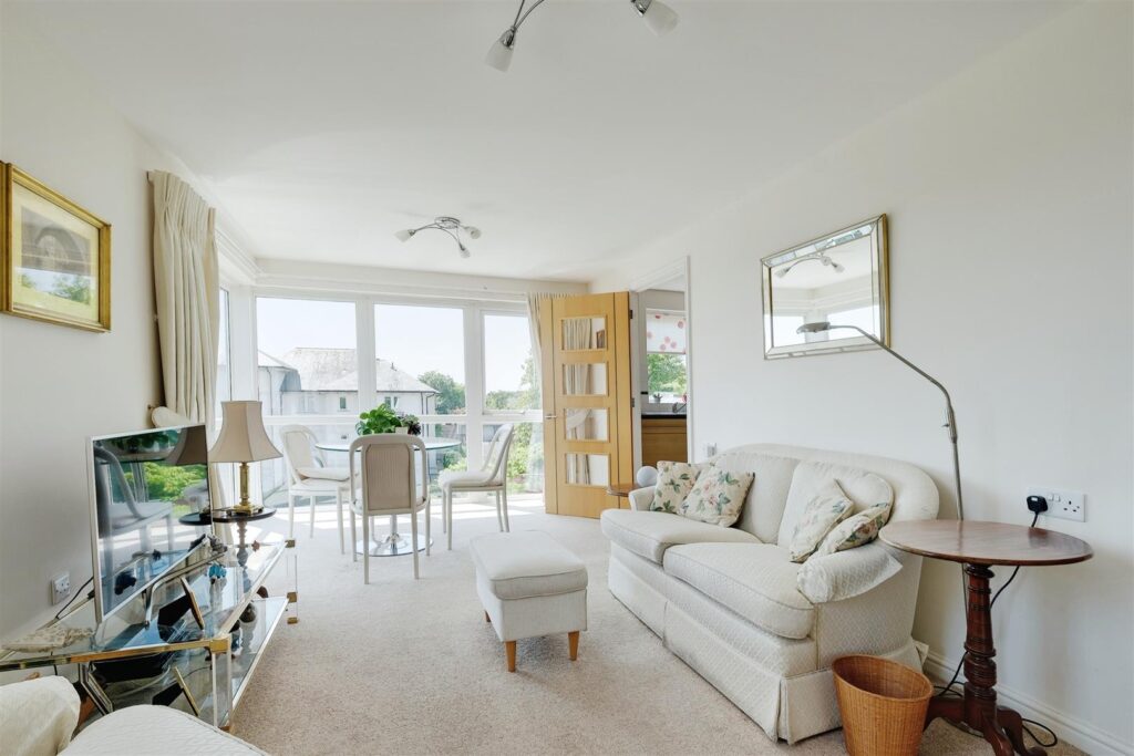 Farringford Court, Avenue Road, Lymington, Hampshire, SO41 9PA
