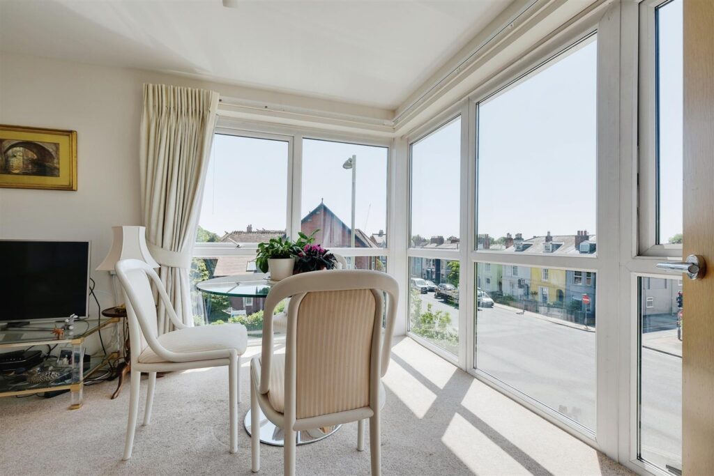 Farringford Court, Avenue Road, Lymington, Hampshire, SO41 9PA