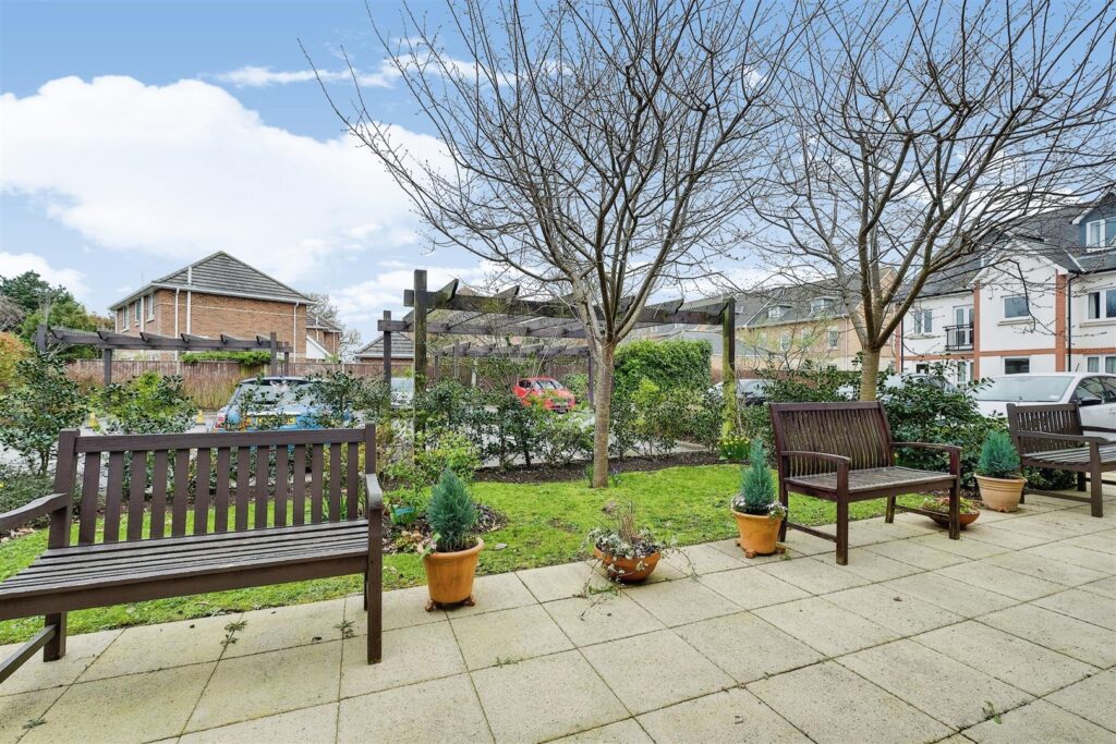 Farringford Court, Avenue Road, Lymington, Hampshire, SO41 9PA