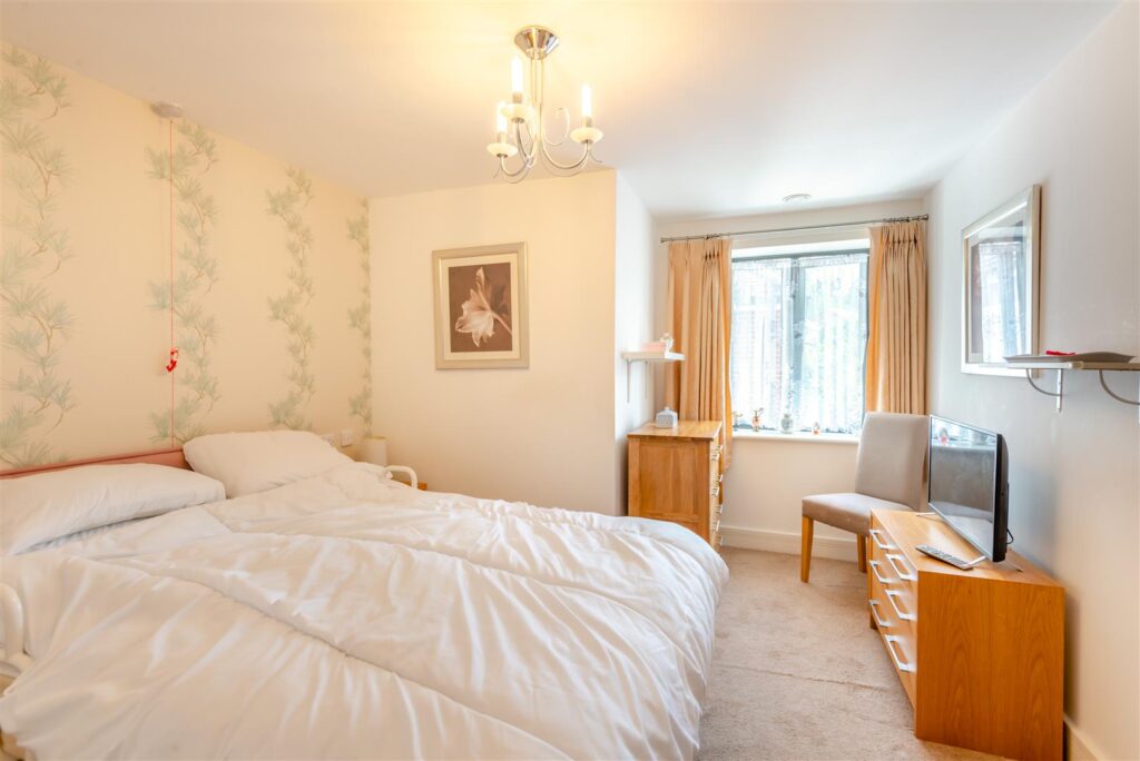 Mandeville Court, Darkes Lane, Potters Bar, Hertfordshire, EN6 1BZ