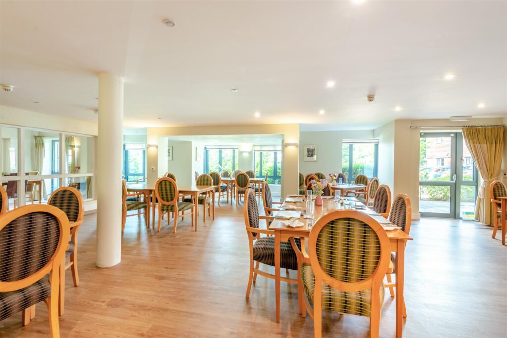 Mandeville Court, Darkes Lane, Potters Bar, Hertfordshire, EN6 1BZ