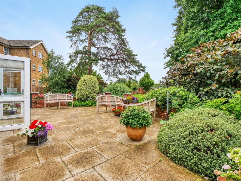 Limpsfield Road, Sanderstead, South Croydon