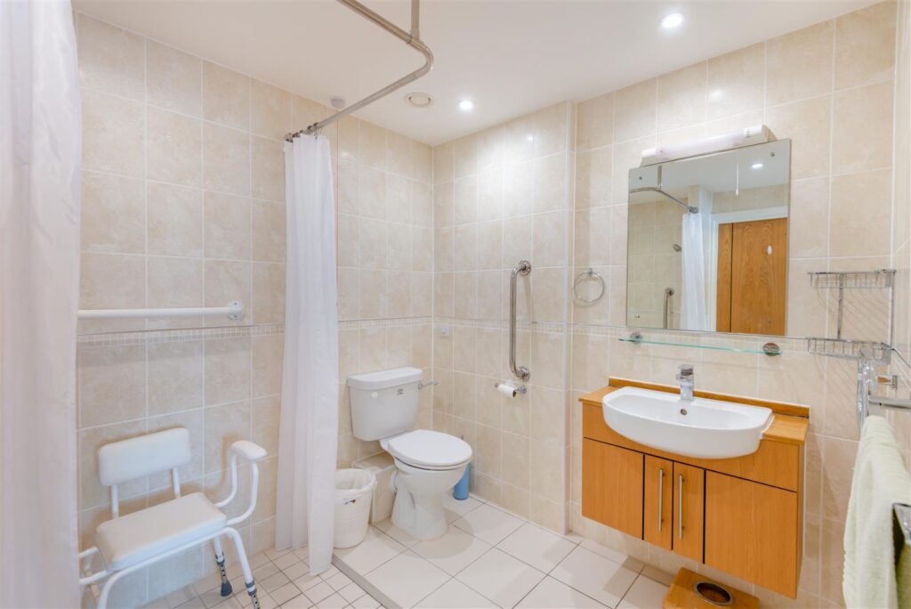 Mandeville Court, Darkes Lane, Potters Bar, Hertfordshire, EN6 1BZ