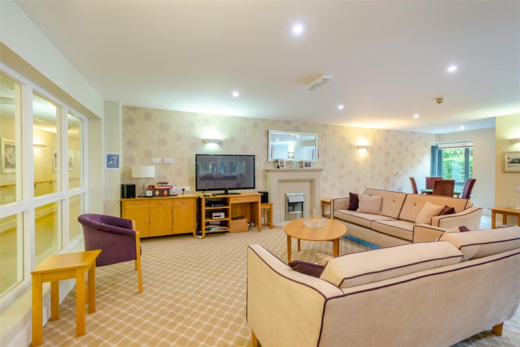 Mandeville Court, Darkes Lane, Potters Bar, Hertfordshire, EN6 1BZ