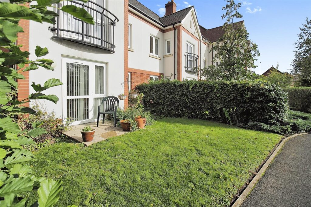 Farringford Court, Avenue Road, Lymington, Hampshire, SO41 9PA