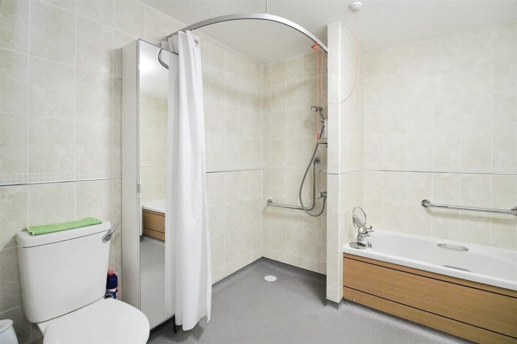 Farringford Court, Avenue Road, Lymington, Hampshire, SO41 9PA