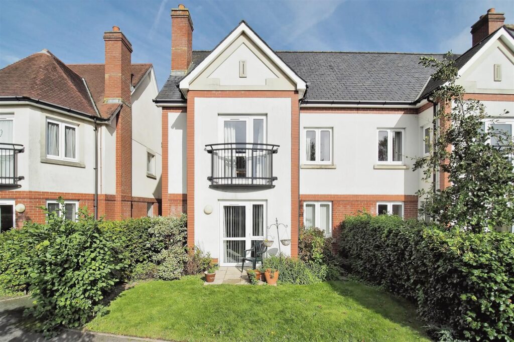 Farringford Court, Avenue Road, Lymington, Hampshire, SO41 9PA