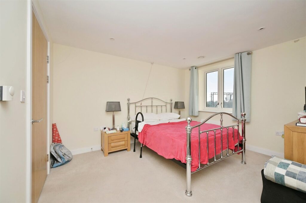 Eleanor House, London Road, St. Albans . AL1 1NR