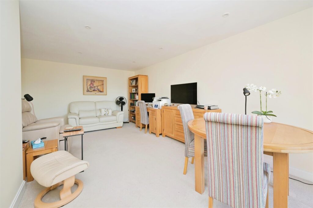 Eleanor House, London Road, St. Albans . AL1 1NR