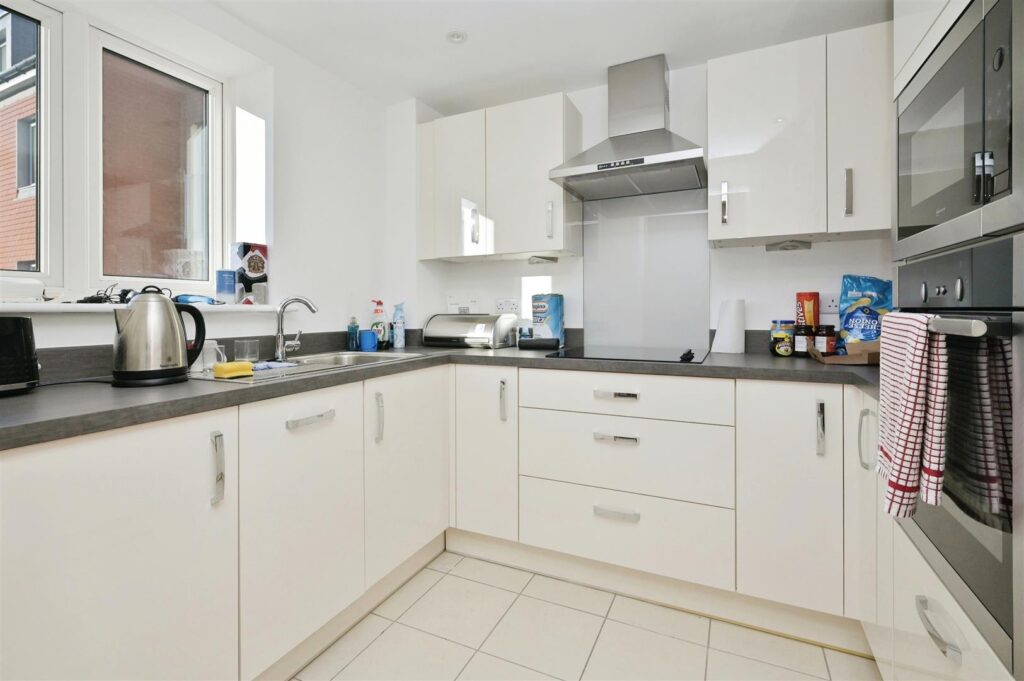 Eleanor House, London Road, St. Albans . AL1 1NR