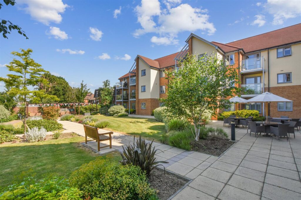 Eleanor House, London Road, St. Albans . AL1 1NR
