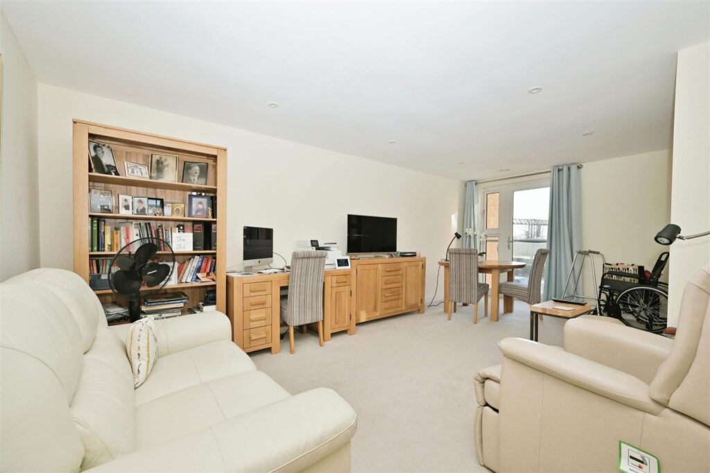 Eleanor House, London Road, St. Albans . AL1 1NR