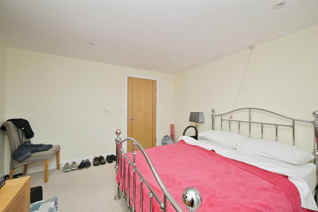 Eleanor House, London Road, St. Albans . AL1 1NR