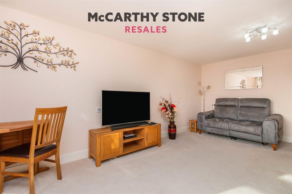 Kings Place, Fleet Road, Fleet, GU51 3FS