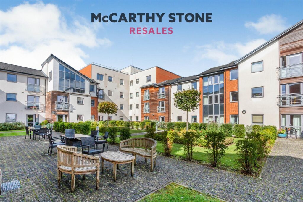Kings Place, Fleet Road, Fleet, GU51 3FS