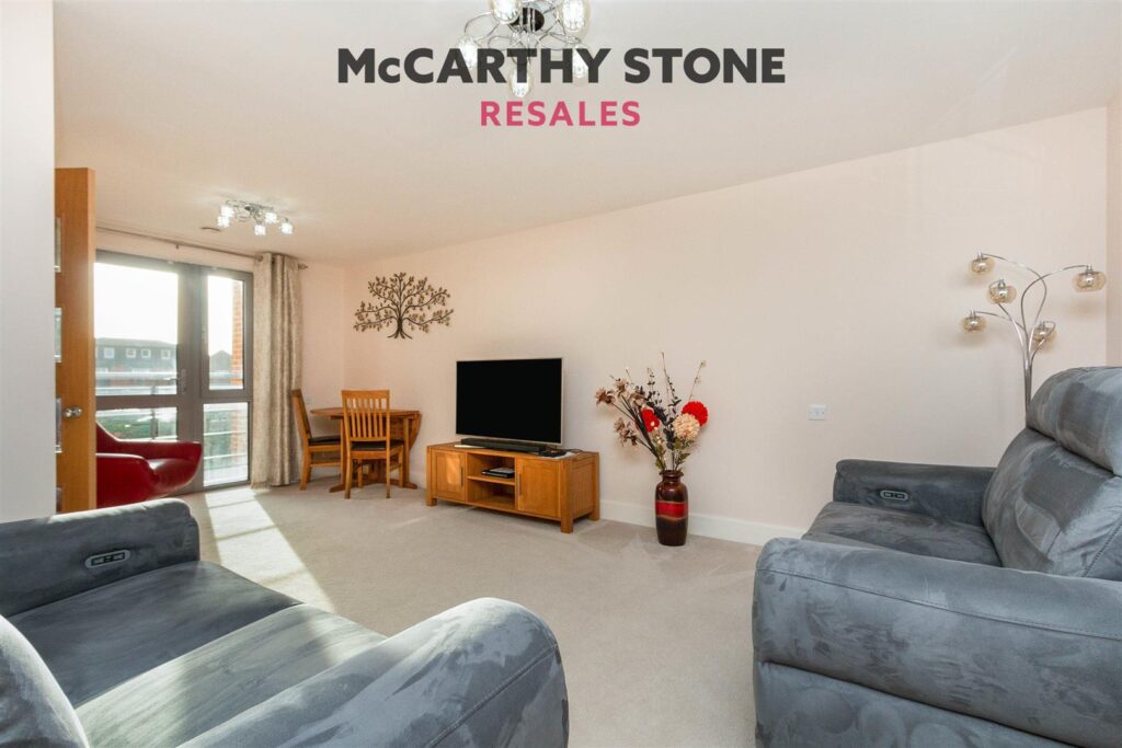 Kings Place, Fleet Road, Fleet, GU51 3FS
