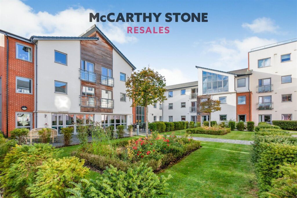 Kings Place, Fleet Road, Fleet, GU51 3FS