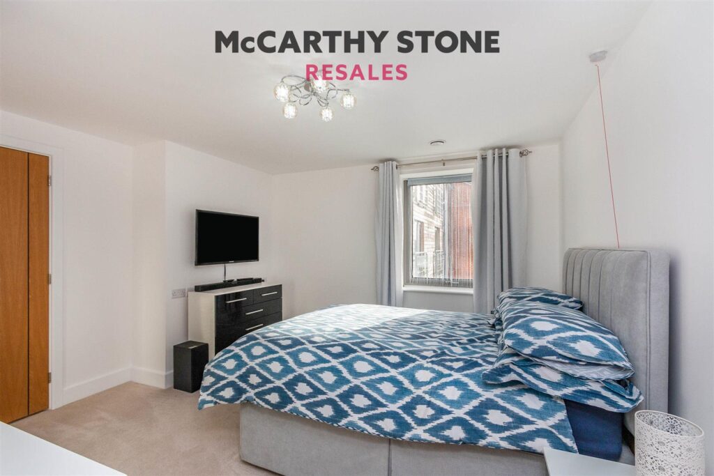 Kings Place, Fleet Road, Fleet, GU51 3FS