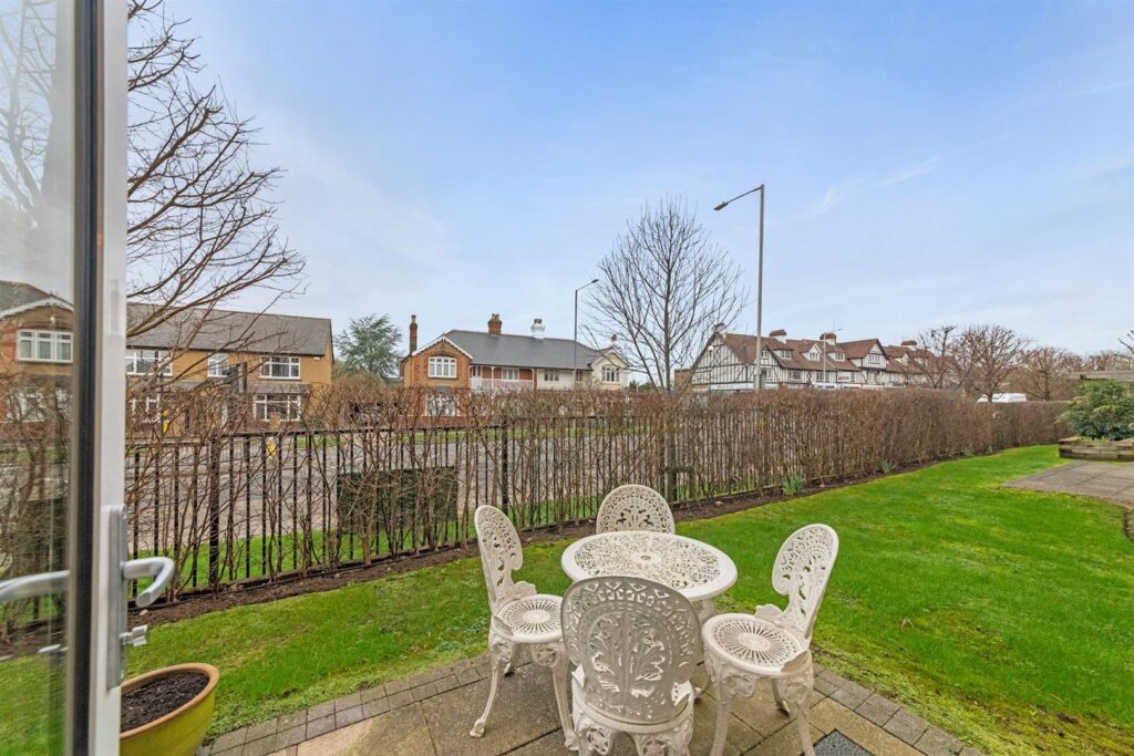 Josiah Drive, Ickenham